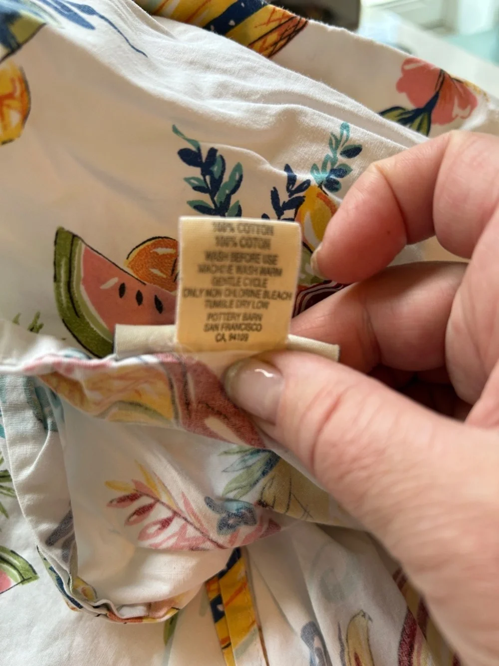 Pottery Barn Tropical Fruit Drinks and Flowers patterned duvet cover Queen beach